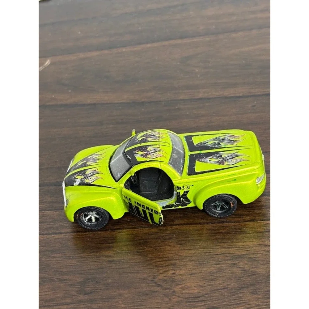 Maisto Marvel Incredible Hulk 2000 Chevrolet SSR 1/36 & Dump Truck Diecast Lot